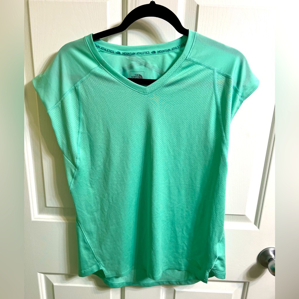 The North Face Women’s Size Medium Athletic T-Shirt-Aqua Green